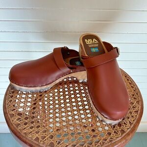 Mia clogs brown leather with tractor sole size 40 worn once